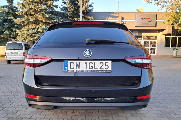 Skoda Superb cena 69495 przebieg: 131000, rok produkcji 2016 z Wrocław małe 106